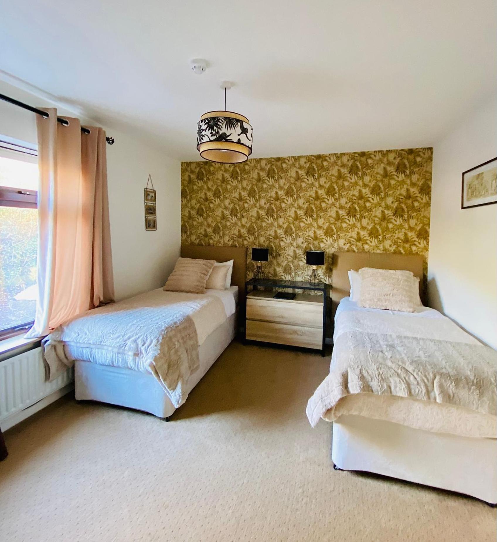 カアーダニエル Derrynane Bay House Bed & Breakfast エクステリア 写真