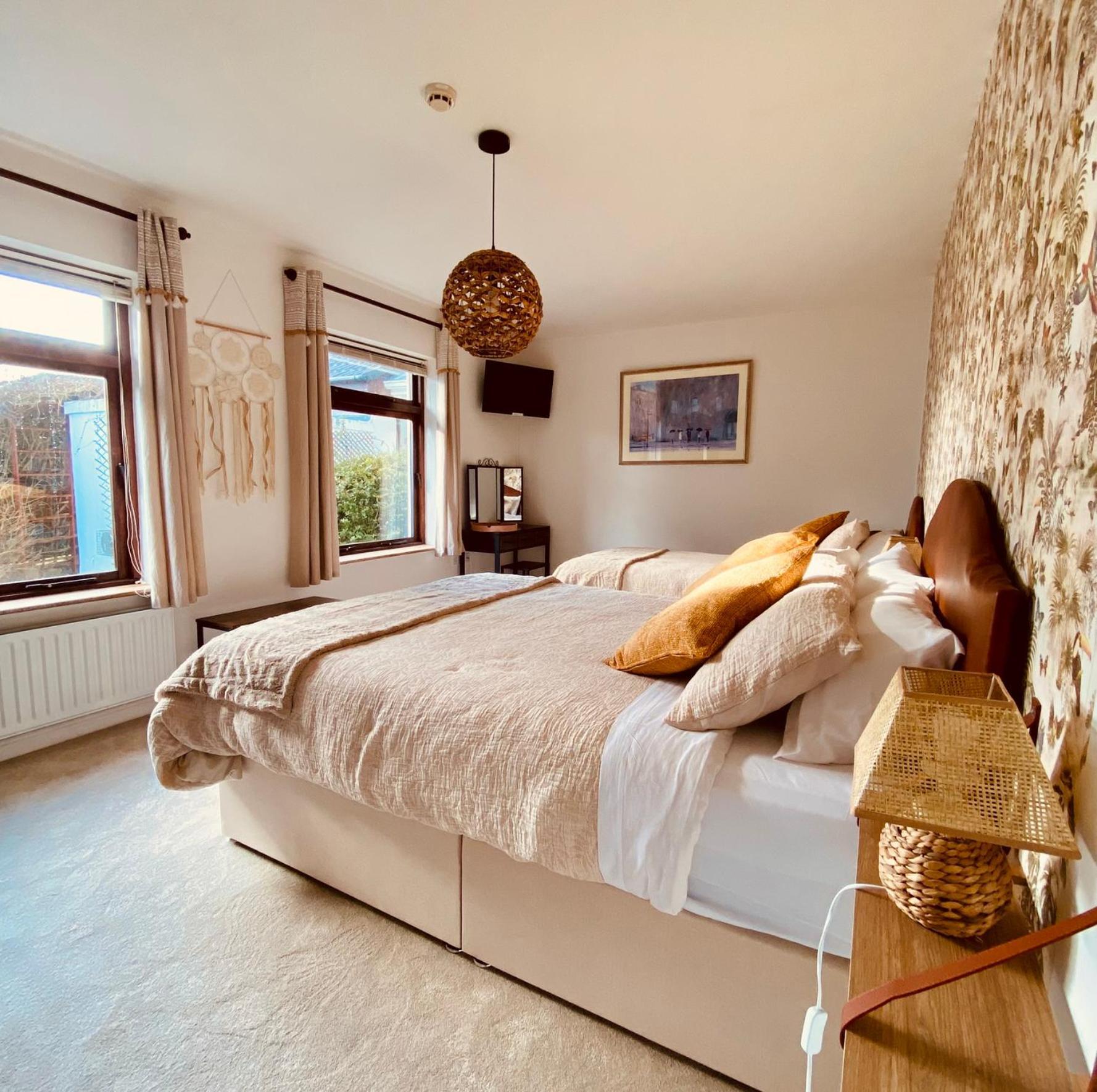 カアーダニエル Derrynane Bay House Bed & Breakfast エクステリア 写真