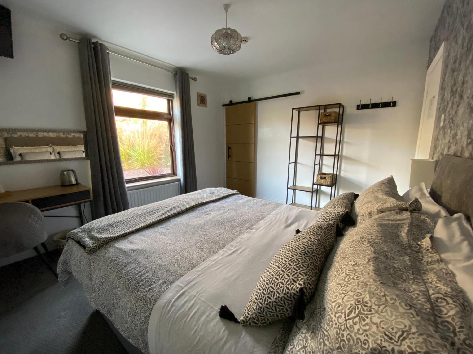 カアーダニエル Derrynane Bay House Bed & Breakfast エクステリア 写真